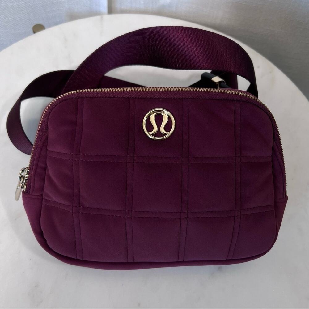 Lululemon Athletica Quilted Velour Puffer Belt Bag Gold Accents - Picture 2 of 10
